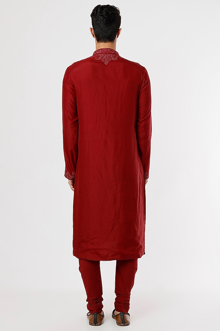 Maroon Embroidered Kurta Set by JAYANTI REDDY MEN at Pernia's Pop Up Shop