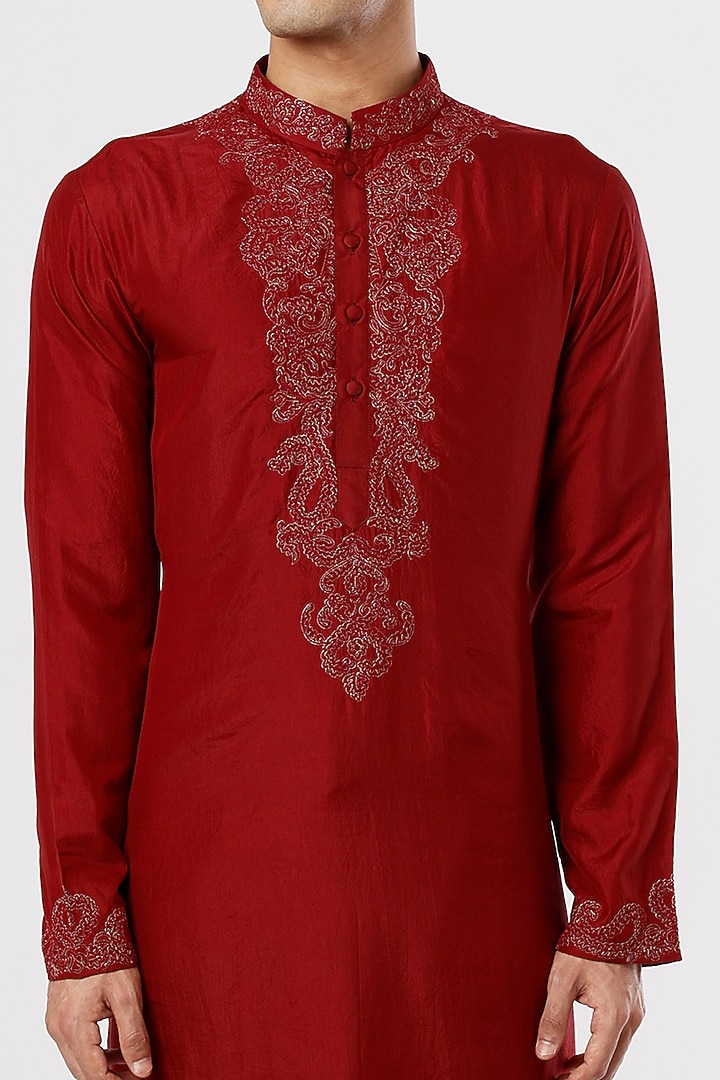 Maroon Embroidered Kurta Set by JAYANTI REDDY MEN at Pernia's Pop Up Shop