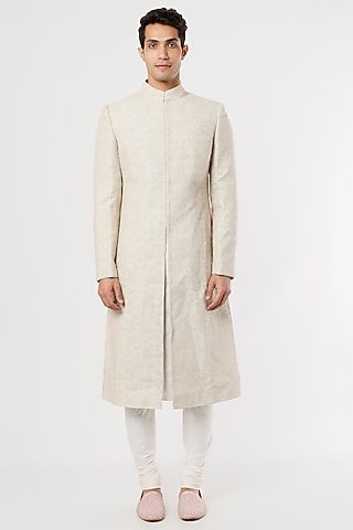 White Chikankari Sherwani Set by JAYANTI REDDY MEN