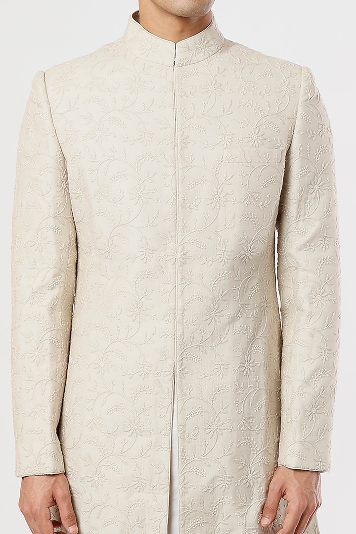 White Chikankari Groom Sherwani Set by JAYANTI REDDY MEN at Pernia's Pop Up Shop