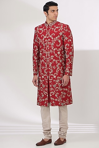 Red Silk Embroidered Sherwani Set by JAYANTI REDDY MEN