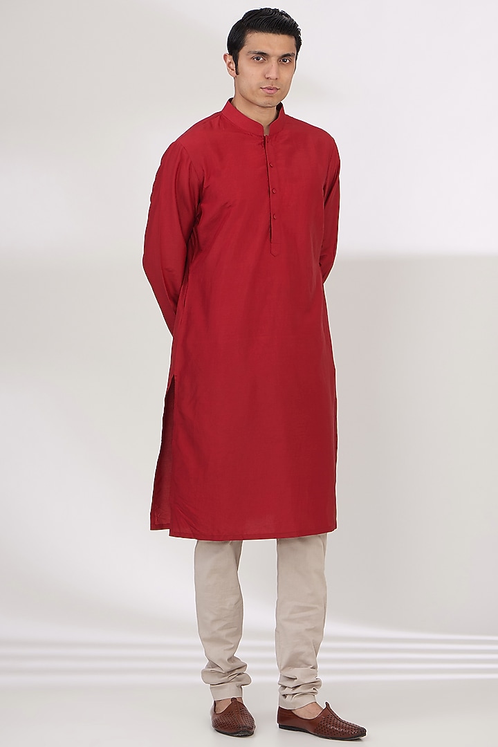 Red Silk Embroidered Groom Sherwani Set by JAYANTI REDDY MEN at Pernia's Pop Up Shop