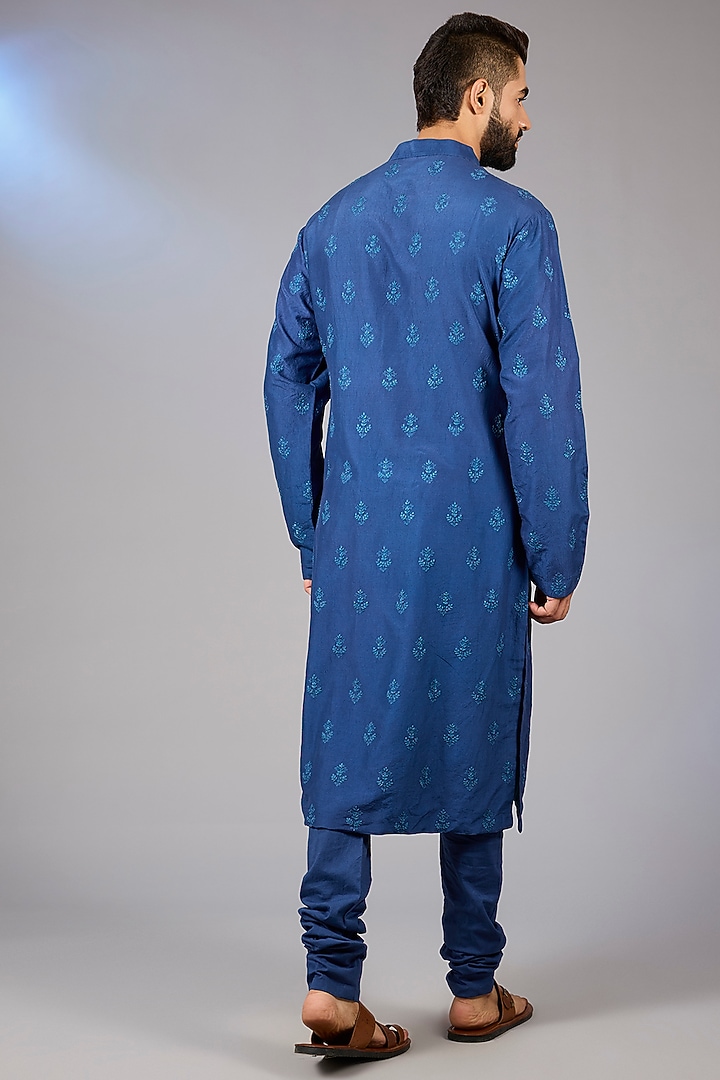 Navy Blue Silk Thread Work Kurta Set by JAYANTI REDDY MEN at Pernia's Pop Up Shop