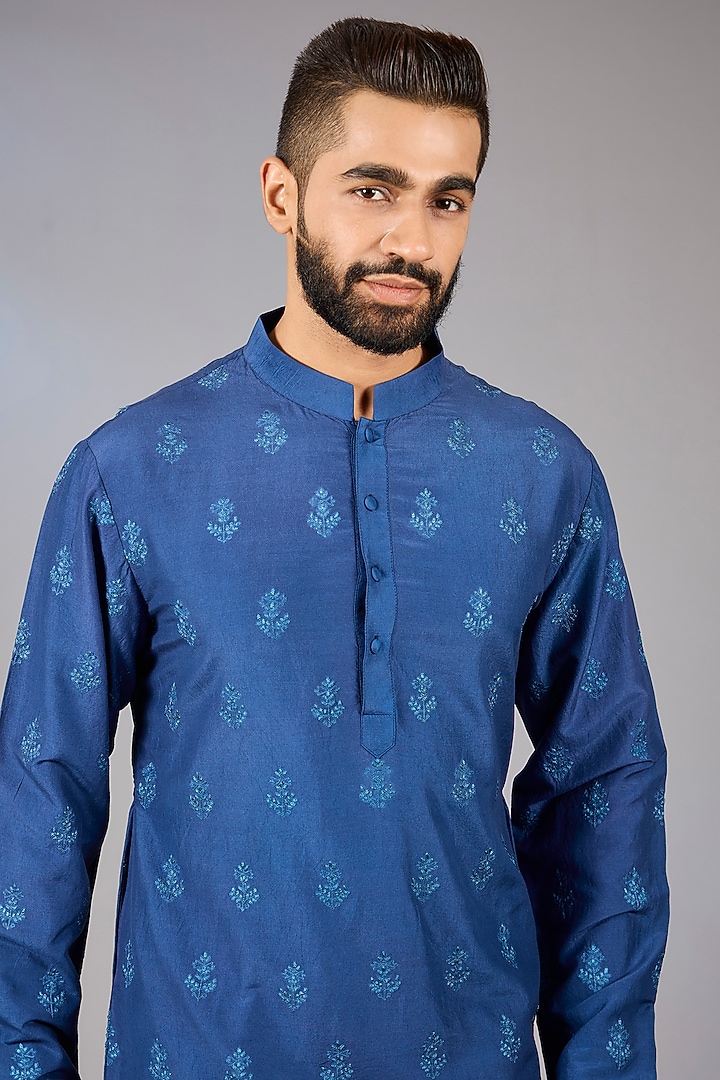 Navy Blue Silk Thread Work Kurta Set by JAYANTI REDDY MEN at Pernia's Pop Up Shop