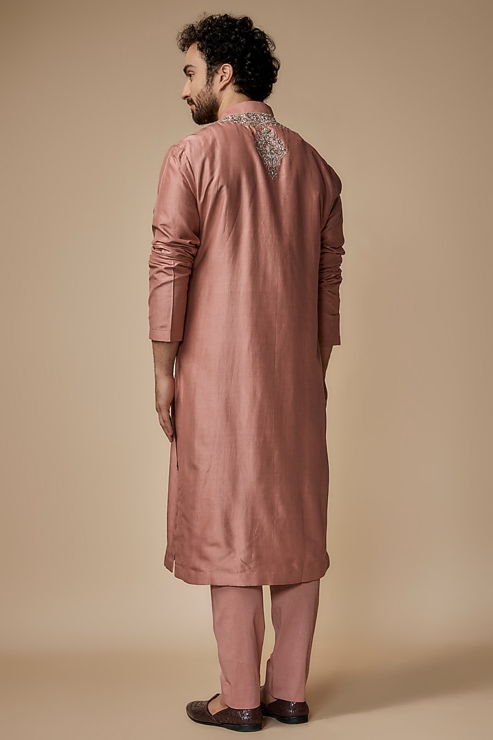Peach Silk Embroidered Kurta Set by JAYANTI REDDY MEN at Pernia's Pop Up Shop