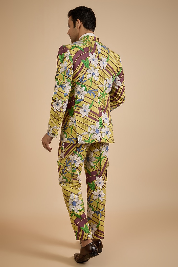 Yellow Printed Blazer Set by Jayesh and Kaajal Shah Men at Pernia's Pop Up Shop