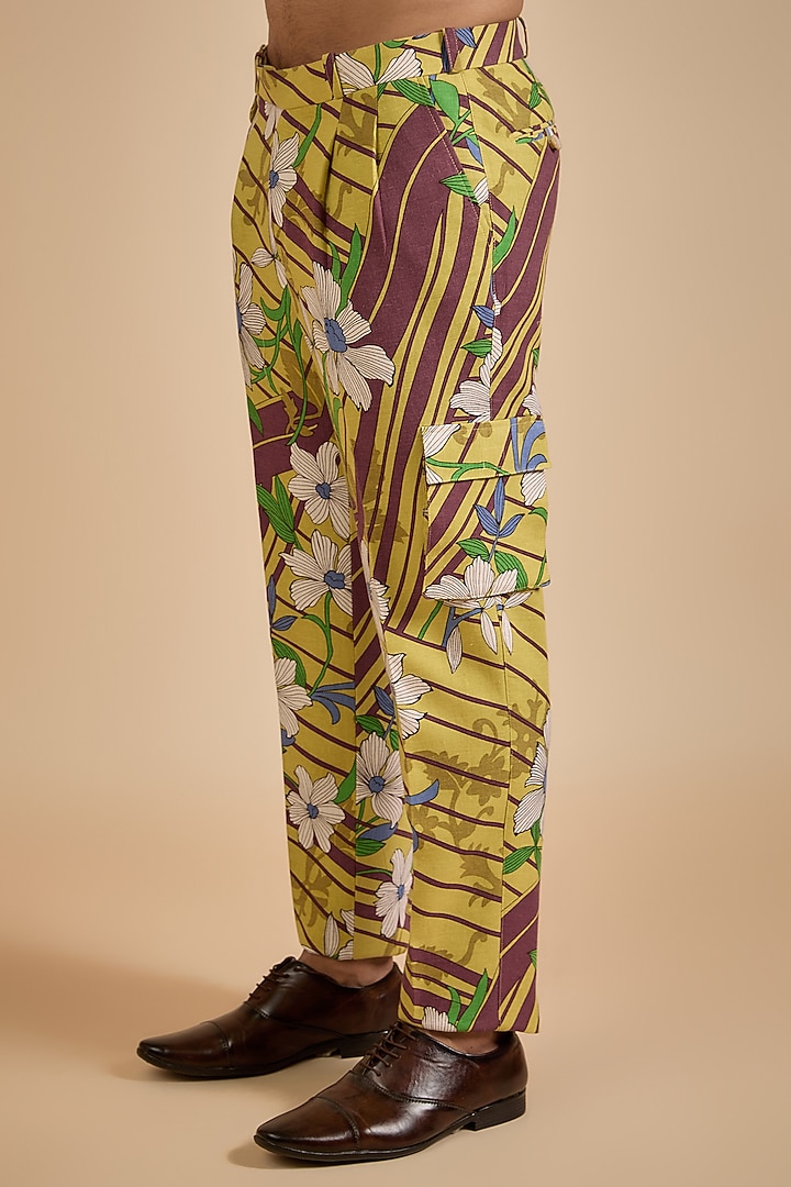 Yellow Printed Blazer Set by Jayesh and Kaajal Shah Men at Pernia's Pop Up Shop