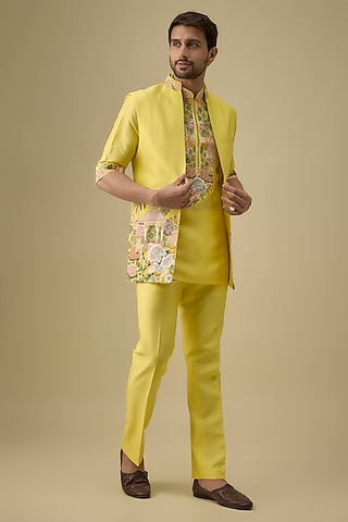 Yellow Spun Silk Embroidered Bundi Jacket Set by Jayesh and Kaajal Shah Men