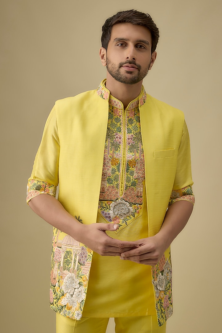 Yellow Spun Silk Embroidered Bundi Jacket Set by Jayesh and Kaajal Shah Men at Pernia's Pop Up Shop