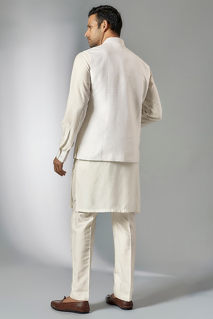 Ivory Raw Silk Embroidered Bundi Jacket Set by Jayesh and Kaajal Shah Men at Pernia's Pop Up Shop