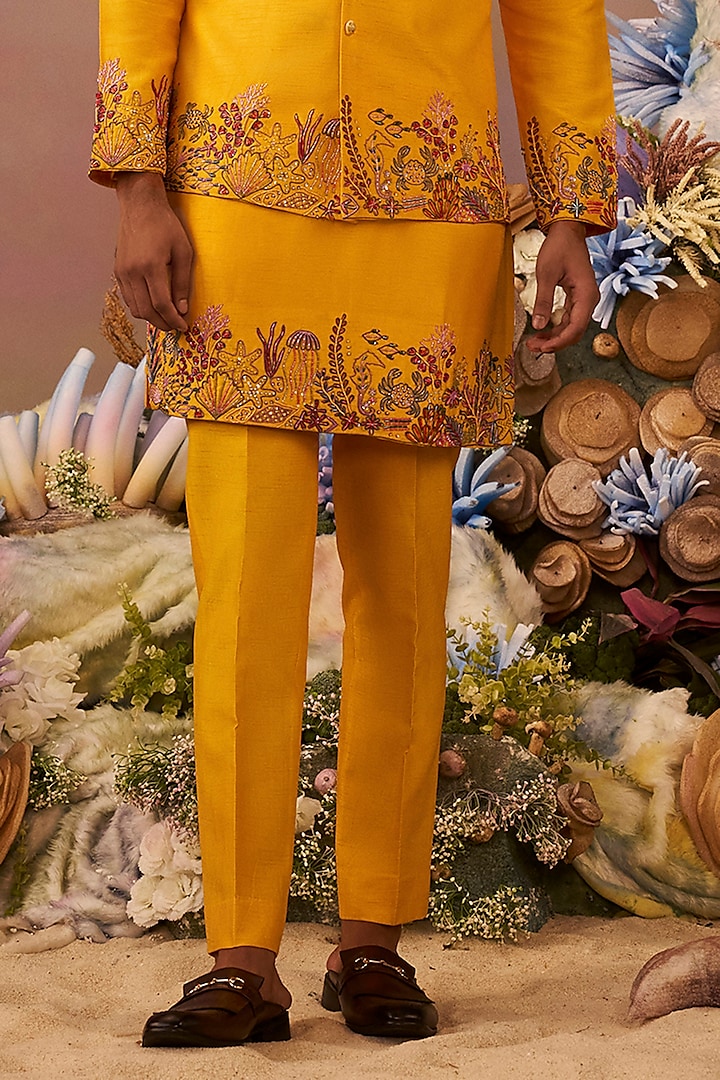 Yellow Raw Silk Daman Work Bundi Jacket Set by Jayesh and Kaajal Shah Men at Pernia's Pop Up Shop