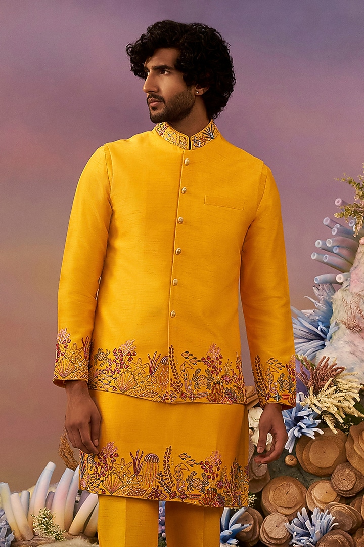 Yellow Raw Silk Daman Work Bundi Jacket Set by Jayesh and Kaajal Shah Men at Pernia's Pop Up Shop