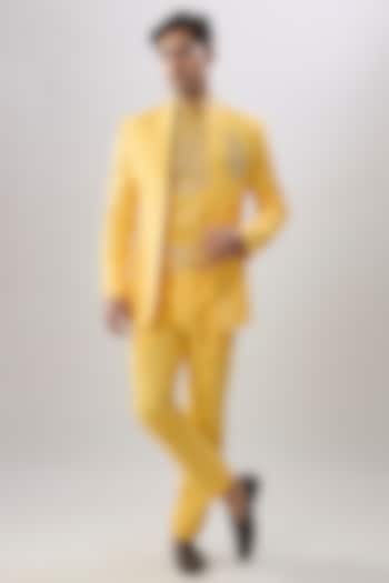 Yellow Silk Wedding Indowestern Set by Jayesh and Kaajal Shah Men at Pernia's Pop Up Shop