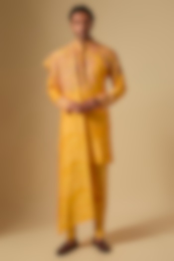 Yellow Silk Embroidered Kurta Set by Jayesh and Kaajal Shah at Pernia's Pop Up Shop