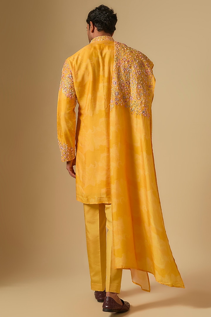 Yellow Silk Embroidered Kurta Set by Jayesh and Kaajal Shah Men at Pernia's Pop Up Shop