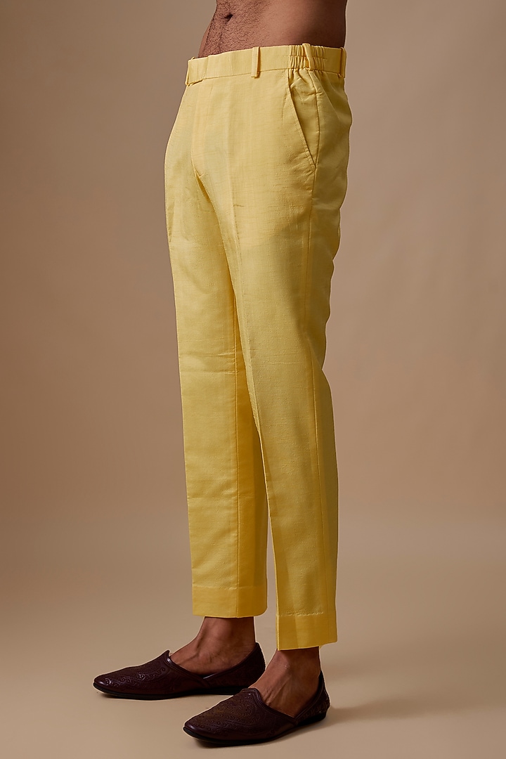 Yellow Silk Kurta Set by Jayesh and Kaajal Shah Men at Pernia's Pop Up Shop