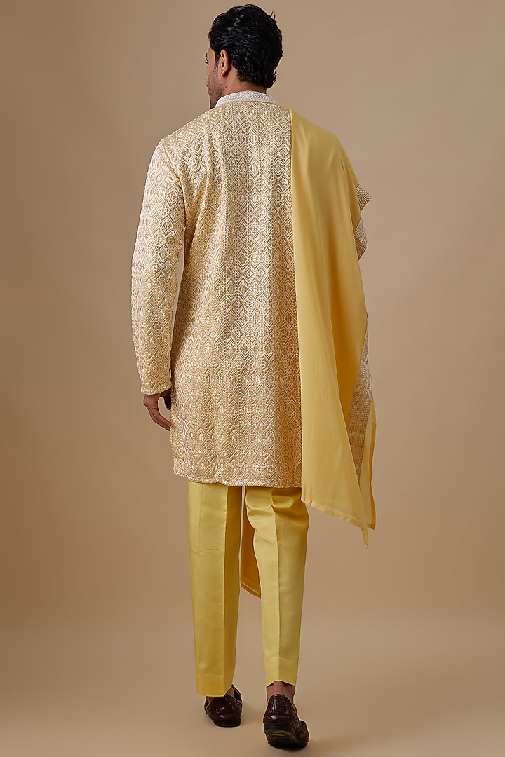 Yellow Silk Kurta Set by Jayesh and Kaajal Shah Men at Pernia's Pop Up Shop
