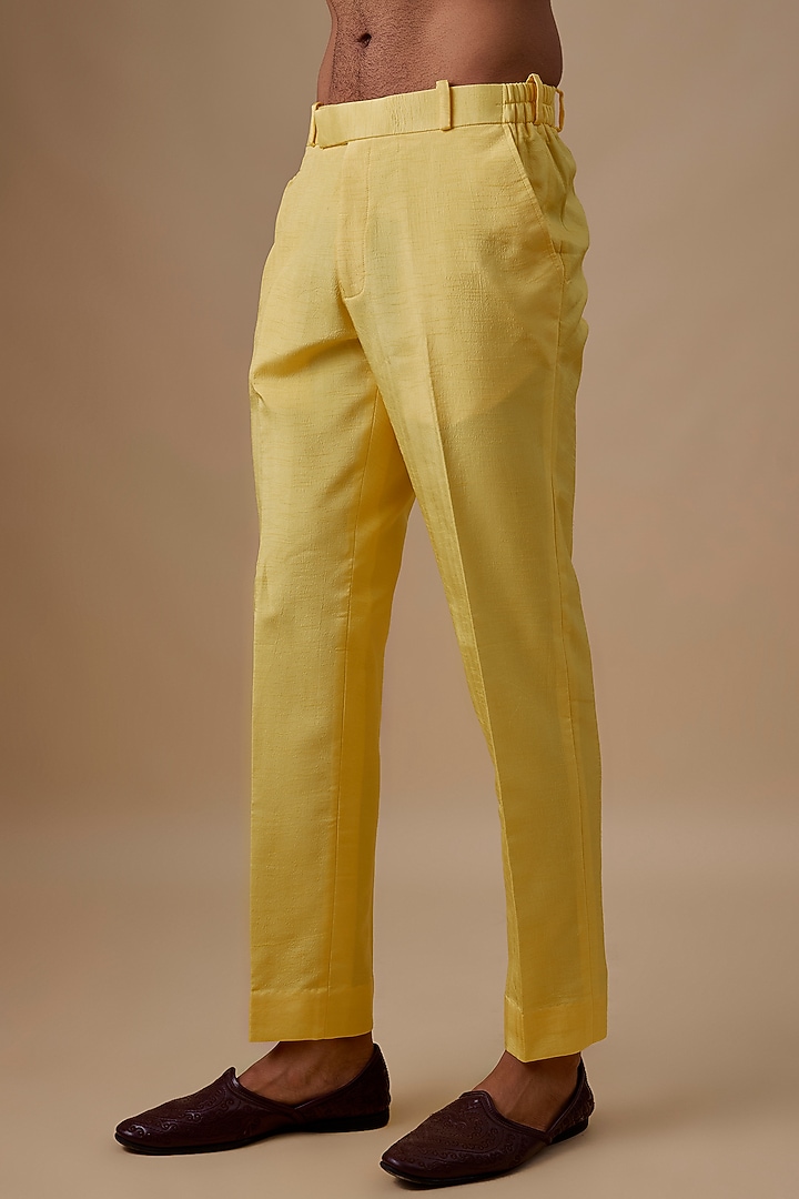 Yellow Silk Kurta Set by Jayesh and Kaajal Shah Men at Pernia's Pop Up Shop