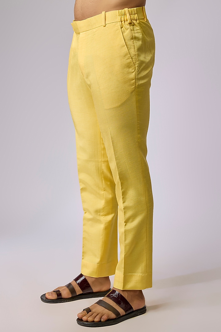 Yellow Silk Kurta Set by Jayesh and Kaajal Shah Men at Pernia's Pop Up Shop