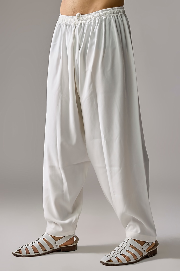 White Cotton Blend Kurta Set by Jayesh and Kaajal Shah Men at Pernia's Pop Up Shop