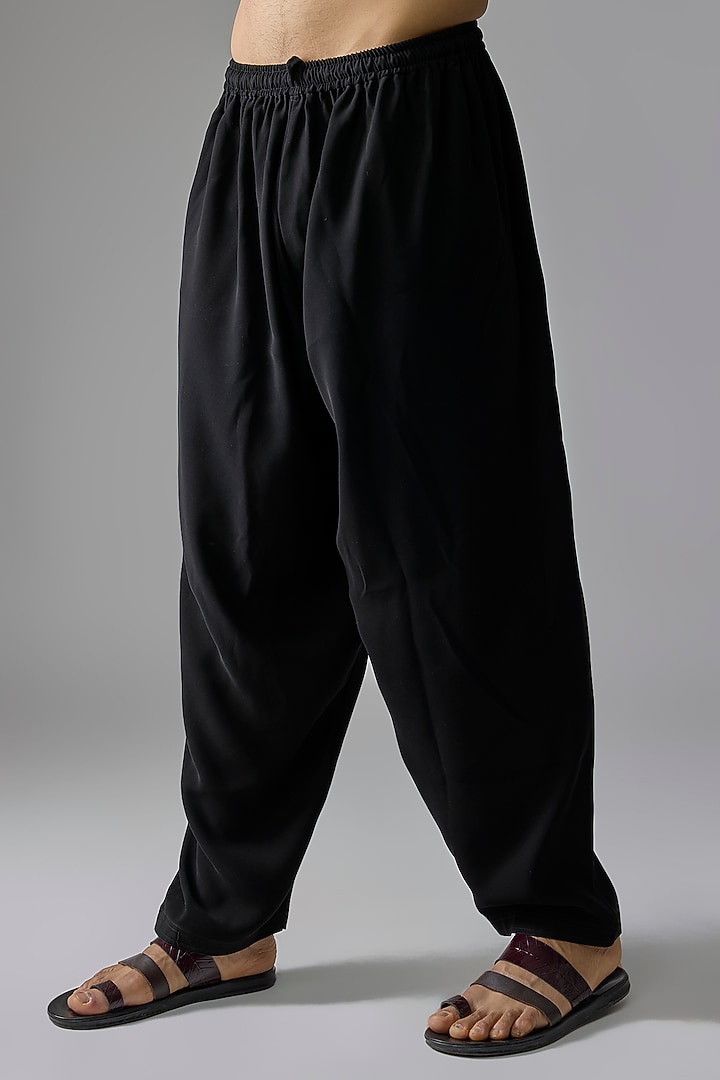 Black Cotton Blend Kurta Set by Jayesh and Kaajal Shah Men at Pernia's Pop Up Shop