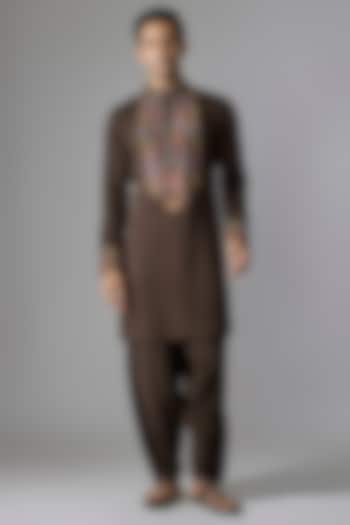 Brown Cotton Blend Kurta Set by Jayesh and Kaajal Shah Men at Pernia's Pop Up Shop