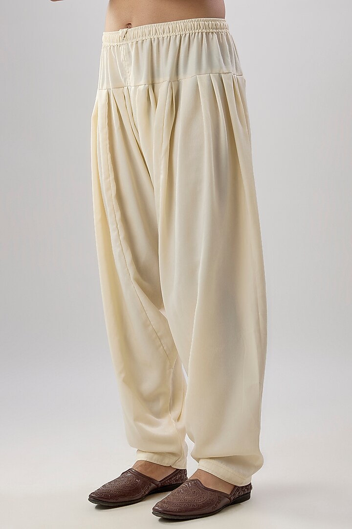Cream Silk Kurta Set by Jayesh and Kaajal Shah Men at Pernia's Pop Up Shop