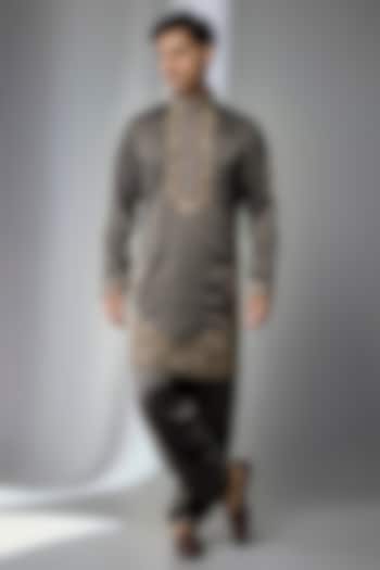 Olive Cotton Blend Kurta Set by Jayesh and Kaajal Shah Men at Pernia's Pop Up Shop
