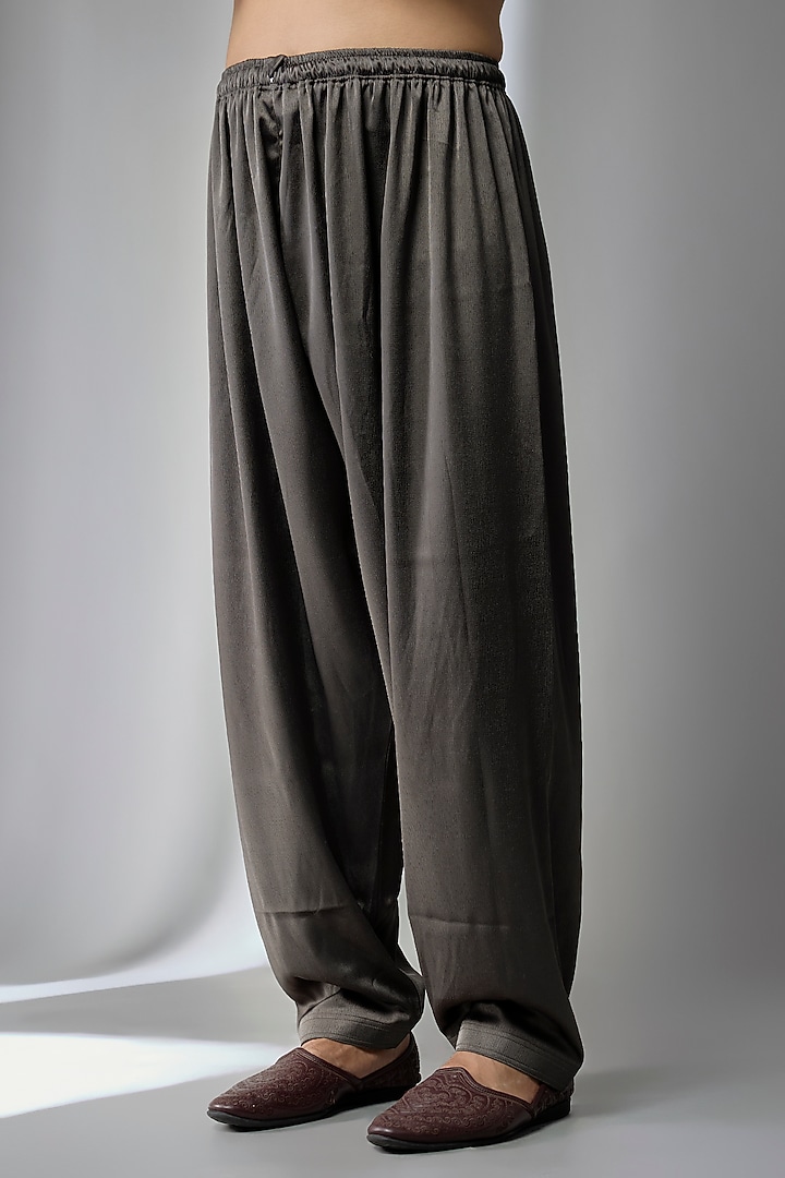 Olive Cotton Blend Kurta Set by Jayesh and Kaajal Shah Men at Pernia's Pop Up Shop