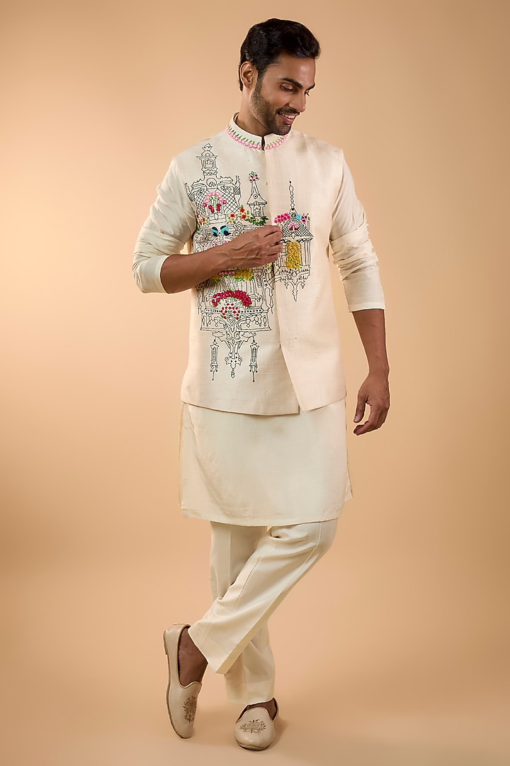 Peach Silk Bundi Jacket Set by Jayesh and Kaajal Shah Men at Pernia's Pop Up Shop