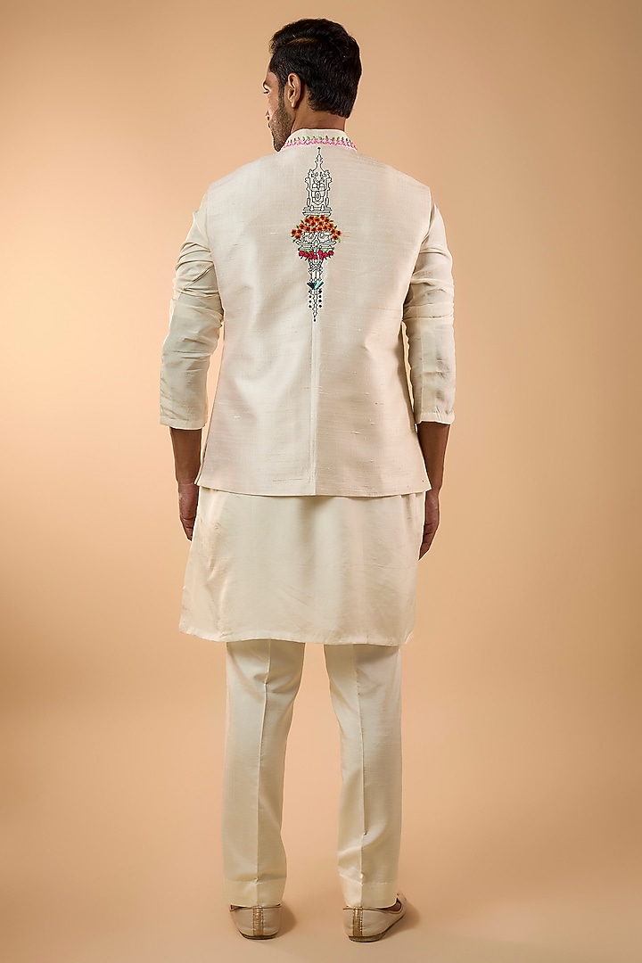 Peach Silk Bundi Jacket Set by Jayesh and Kaajal Shah Men at Pernia's Pop Up Shop