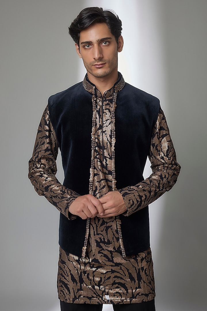Black Velvet Bundi Jacket Set by Jayesh and Kaajal Shah Men at Pernia's Pop Up Shop