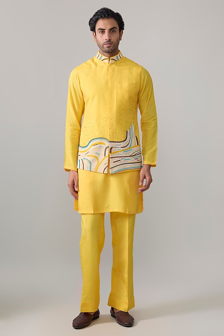 Yellow Silk Bundi Jacket Set by Jayesh and Kaajal Shah Men at Pernia's Pop Up Shop