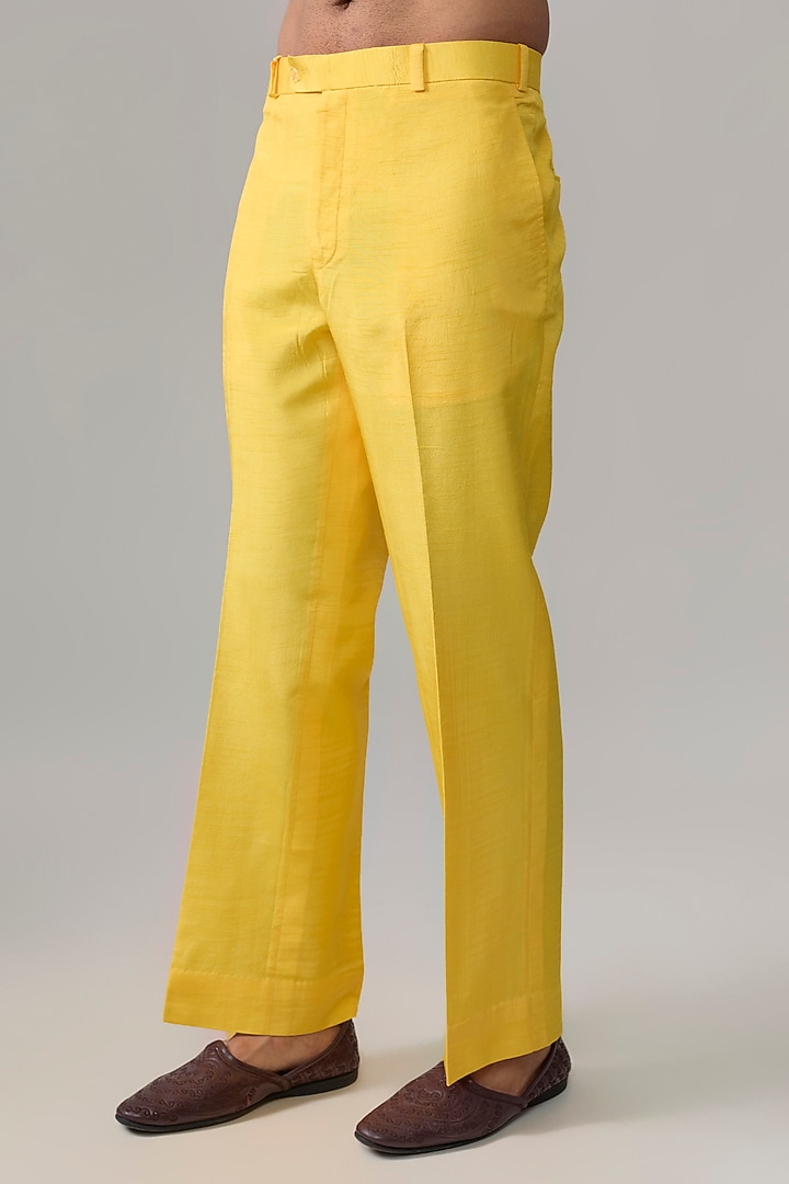 Yellow Silk Bundi Jacket Set by Jayesh and Kaajal Shah Men at Pernia's Pop Up Shop