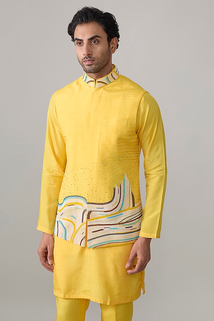 Yellow Silk Bundi Jacket Set by Jayesh and Kaajal Shah Men at Pernia's Pop Up Shop