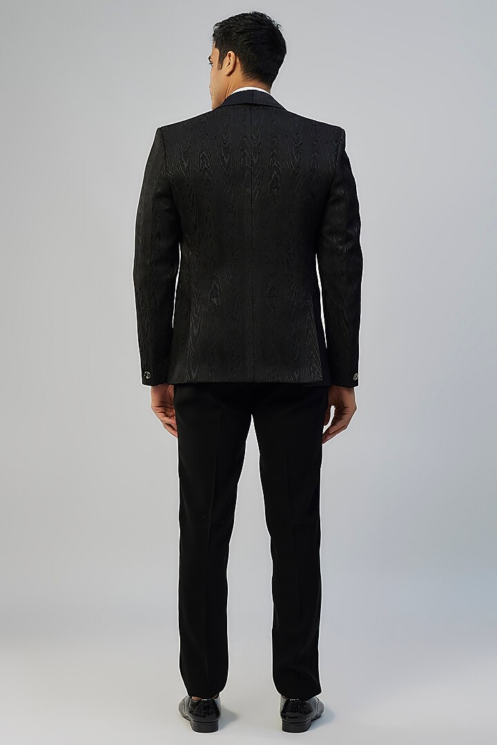 Black Textured Silk Suit Set by Jayesh and Kaajal Shah Men at Pernia's Pop Up Shop