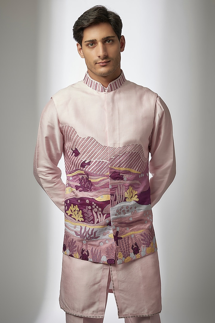 Lilac Silk Blended Hand Embroidered Bundi Jacket Set by Jayesh and Kaajal Shah Men at Pernia's Pop Up Shop
