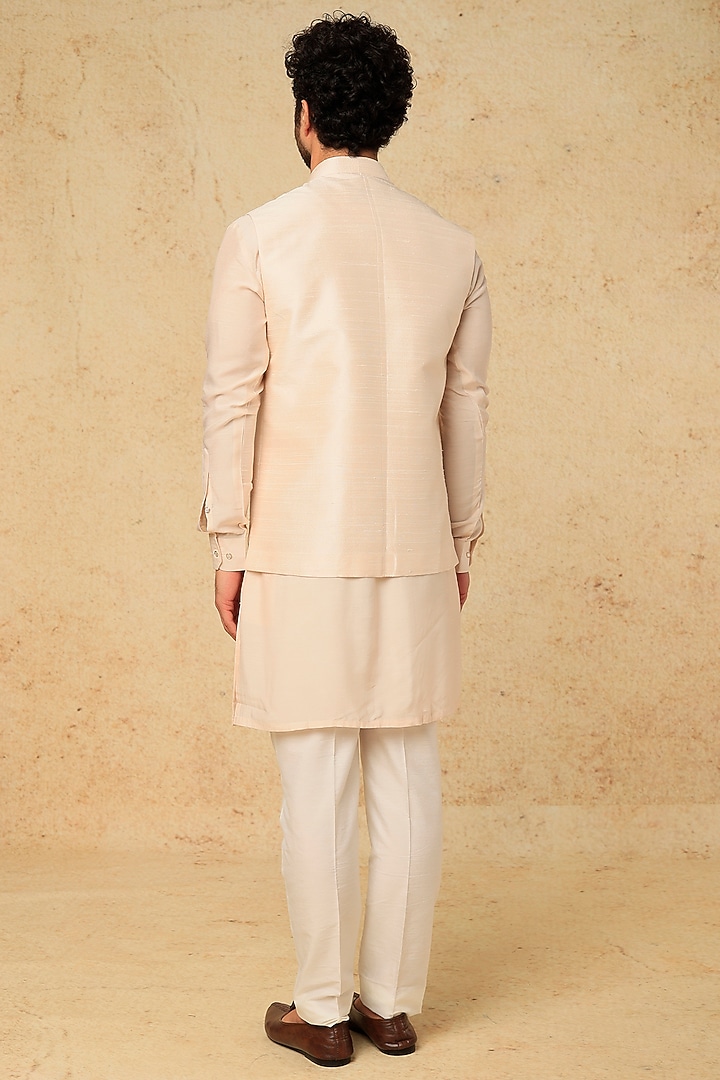 Blush Raw Silk Embroidered Bundi Jacket Set by Jayesh and Kaajal Shah Men at Pernia's Pop Up Shop