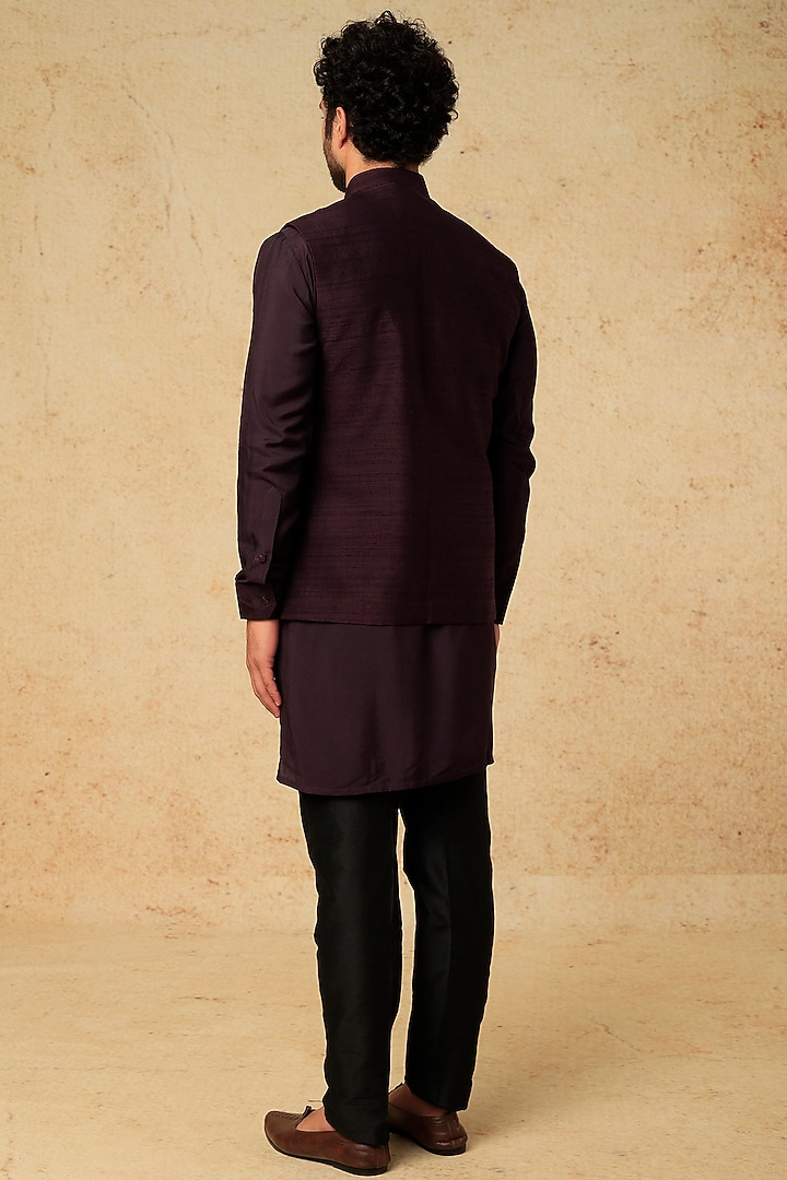 Wine Raw Silk Embroidered Bundi Jacket Set by Jayesh and Kaajal Shah Men at Pernia's Pop Up Shop