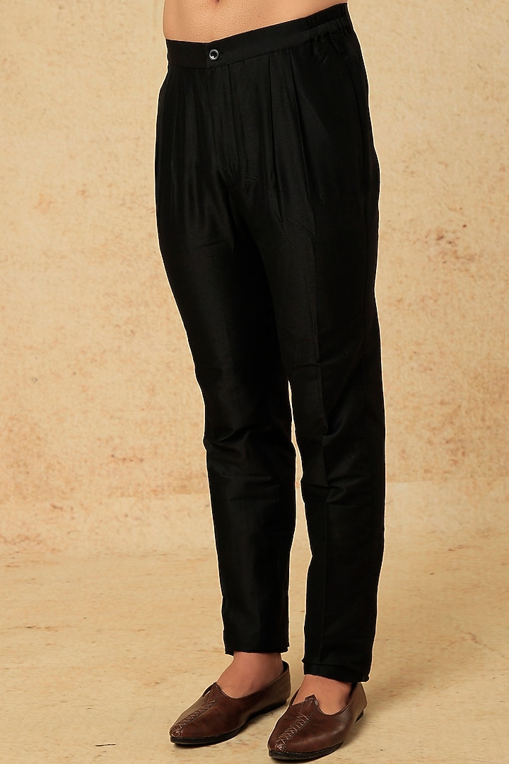 Wine Raw Silk Embroidered Bundi Jacket Set by Jayesh and Kaajal Shah Men at Pernia's Pop Up Shop
