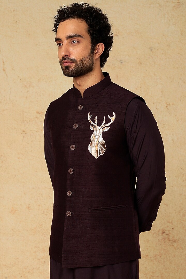 Wine Raw Silk Embroidered Bundi Jacket Set by Jayesh and Kaajal Shah Men at Pernia's Pop Up Shop