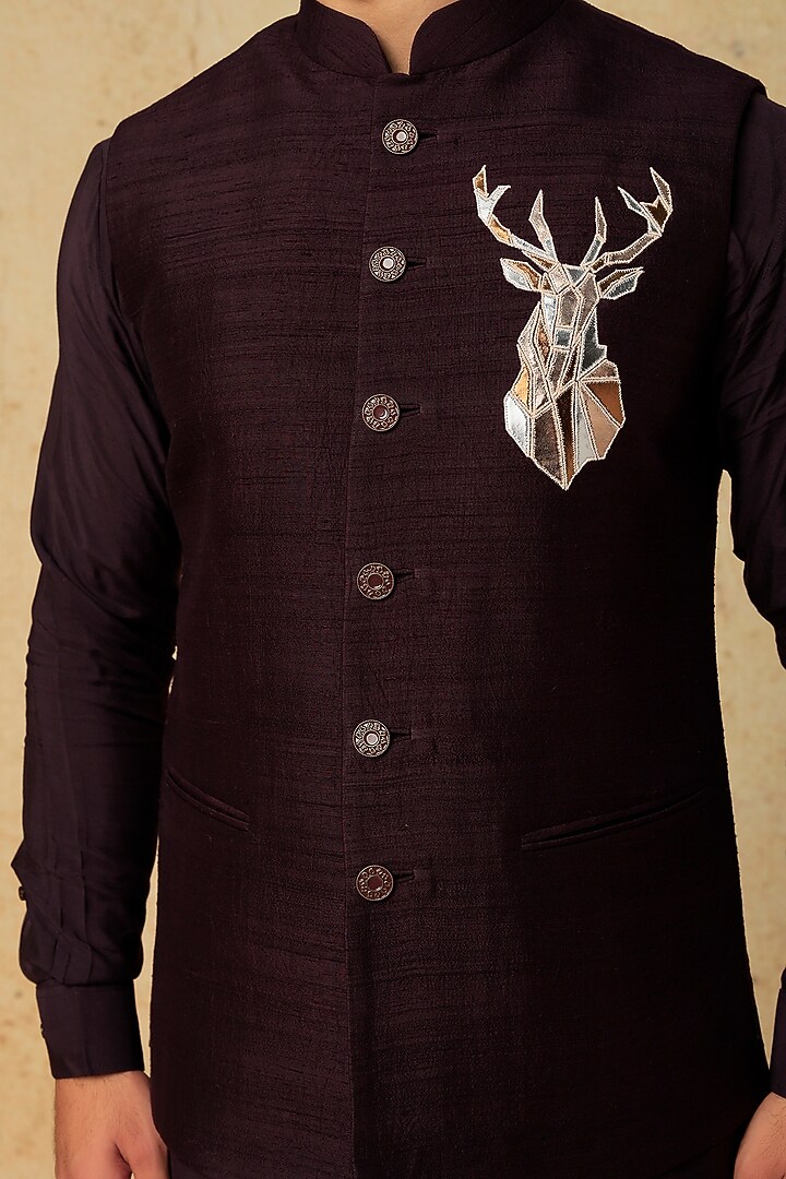 Wine Raw Silk Embroidered Bundi Jacket Set by Jayesh and Kaajal Shah Men at Pernia's Pop Up Shop