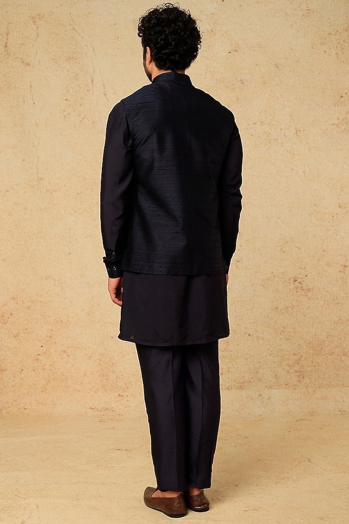 Blue Raw Silk Embroidered Bundi Jacket Set by Jayesh and Kaajal Shah Men at Pernia's Pop Up Shop