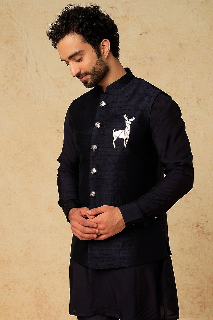 Blue Raw Silk Embroidered Bundi Jacket Set by Jayesh and Kaajal Shah Men at Pernia's Pop Up Shop