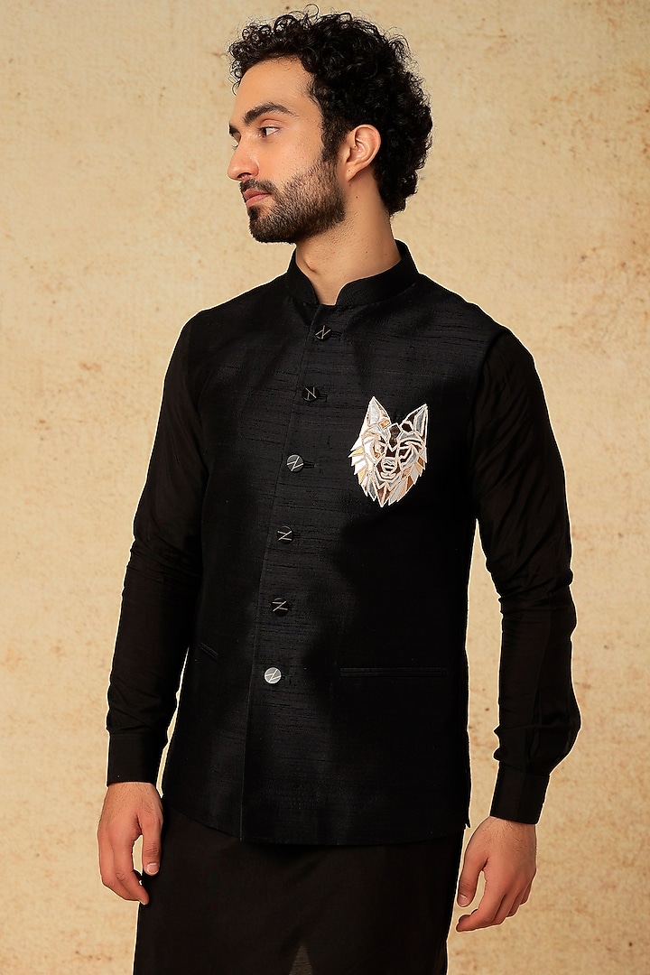 Black Raw Silk Embroidered Bundi Jacket Set by Jayesh and Kaajal Shah Men at Pernia's Pop Up Shop