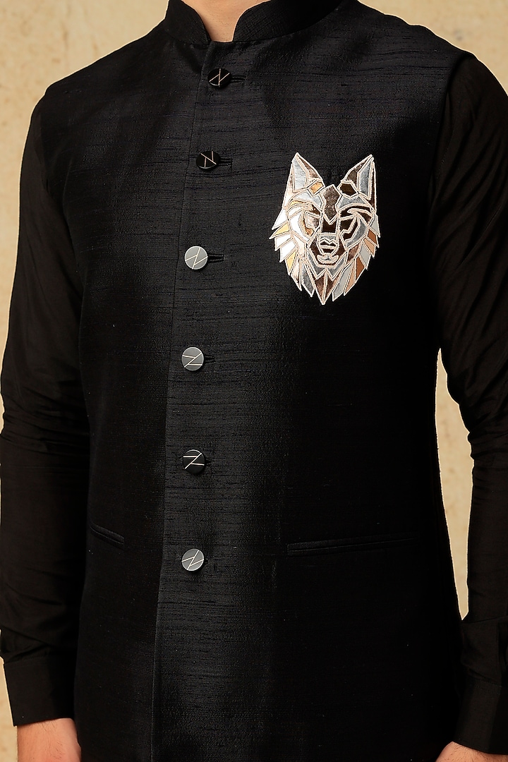 Black Raw Silk Embroidered Bundi Jacket Set by Jayesh and Kaajal Shah Men at Pernia's Pop Up Shop