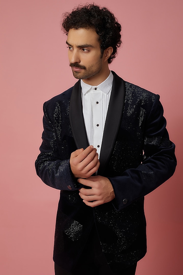 Navy Blue Velvet Blazer Set by Jayesh and Kaajal Shah Men at Pernia's Pop Up Shop