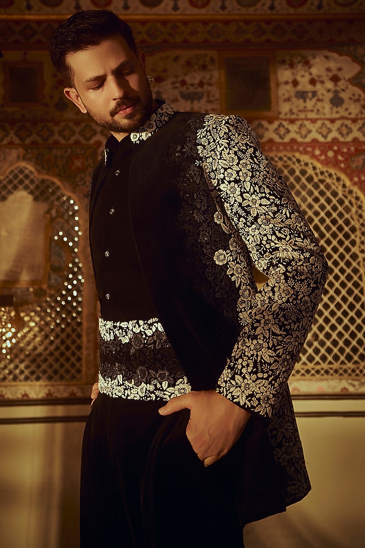 Navy Blue Velvet Floral Thread Embroidered Groom Indowestern Set by Jayesh and Kaajal Shah Men at Pernia's Pop Up Shop