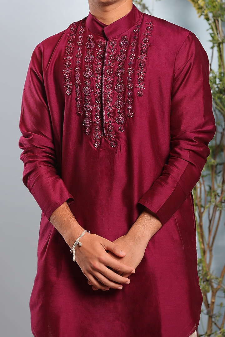 Wine Embroidered Kurta by Julie by Julie Shah Men at Pernia's Pop Up Shop