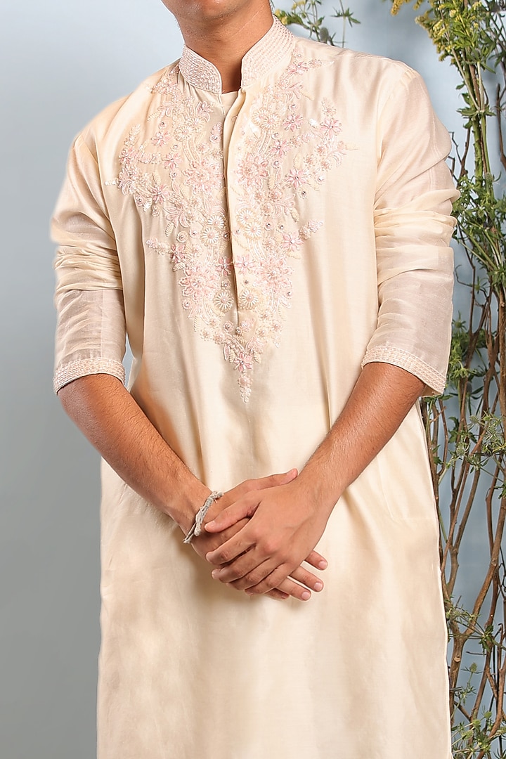Ivory Embroidered Kurta by Julie by Julie Shah Men at Pernia's Pop Up Shop